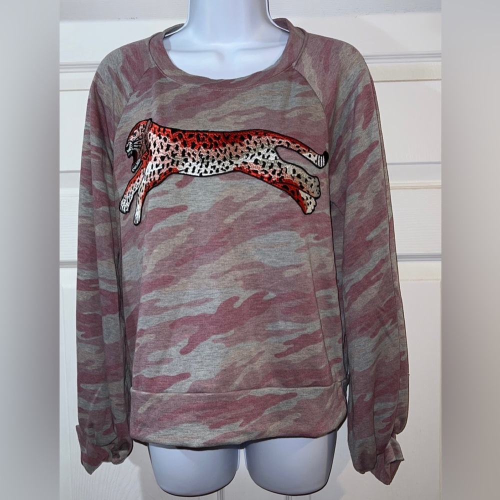 Melissa Masse pink and gray cheetah print long sleeve shirt